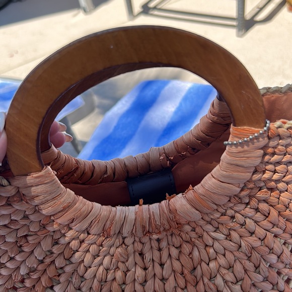 Vintage sak wicker tote w wooden handles good worn condition - Picture 9 of 10